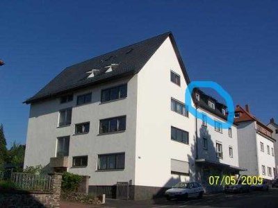 schöne, helle,  sanierte 2-Zimmer-Altbau-Dachgeschosswohnung mit EBK in Aschaffenburg