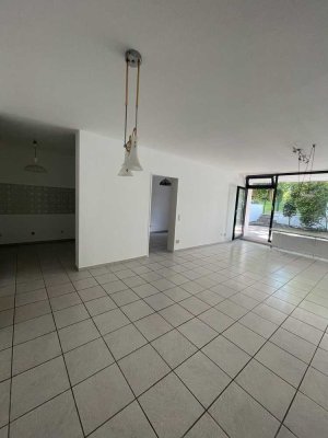 Helle 2,5-Zimmer Wohnung mit Terrasse und kleinem Garten / Nähe Uniklinikum