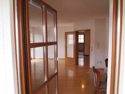 Helle 3-Zimmer-Wohnung mit gehobener Innenausstattung in schöner Randlage von Hengersberg
