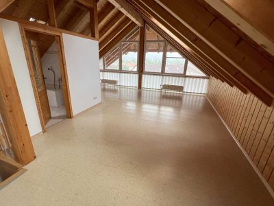 Sehr schöne, zentrumsnahe, 4-Zimmer-DG-Wohnung, Balkon und Studio mit Bergblick in Penzberg