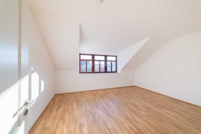 Wohnen im Denkmal "Hoheacht": 2-Zimmer-Dachgeschosswohnung mit gemütlichem Balkon - WE09