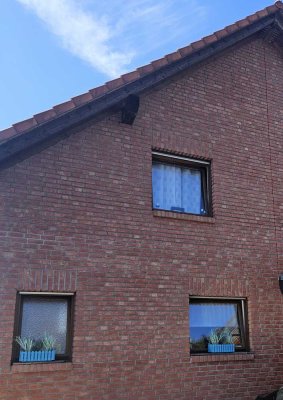 Ansprechende 3,5-Zimmer-Doppelhaushälfte in Rösrath-Rambrücken mit Einliegerwohnung