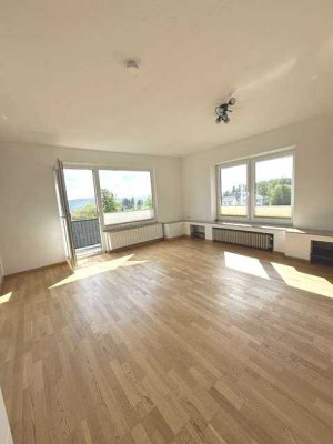 WOHNGLÜCK MIT BLICK INS GRÜNE! SCHÖNE 3 ZI-WOHNG. M. BALKON