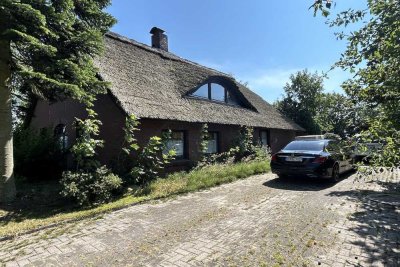 Zwischen Himmel und Feldern – Rückzugsort unter Reet!