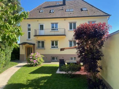 Schöne und ruhige 4-Zimmer Hochparterre-Wohnung mit großem Balkon und EBK in Böblingen