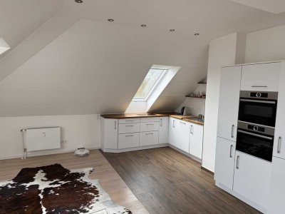 *** Ihr neues Zuhause: Charmante 3-Zimmer-Dachgeschosswohnung mit hochwertiger Ausstattung ***