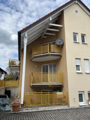 Schöne und gepflegte 2-Zimmer-DG-Wohnung mit Balkon in Walderbach
