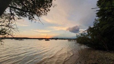 Helle 2,5-Zimmer Dachgeschosswohnung mit Balkon in Inning am Ammersee, nur 200 m oberhalb des Sees