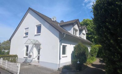 Doppelhaushälfte in ruhiger Privatstraße in Essen-Kupferdreh mit Garage und zwei Stellplätzen