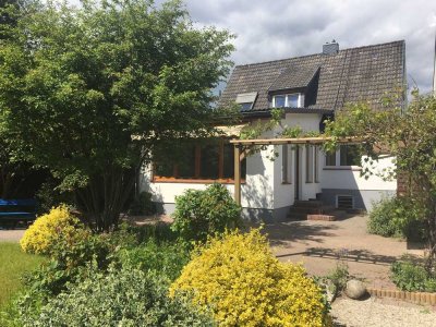 Familienfreundliches Einfamilienhaus mit großer Wohnküche und Garten an der Hamburger Stadtgrenze