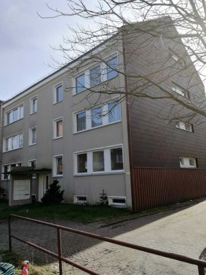 Frisch renovierte 2-Zimmer Wohnung mit Balkon/ Einbauküche/ Nähe Mercedes-Benz