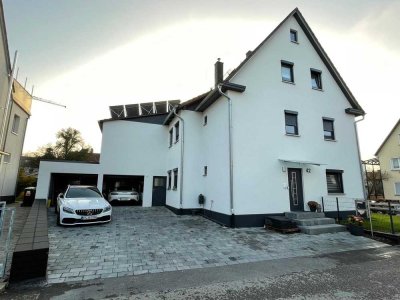 Stilvolle 3-Raum-Wohnung  mit neuer EBK sowie Klimanlage und Begehbaren Kleiderschrank