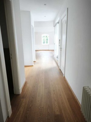 Exklusive 2-Zimmer Dachgeschosswohnung in Hamburg-Othmarschen