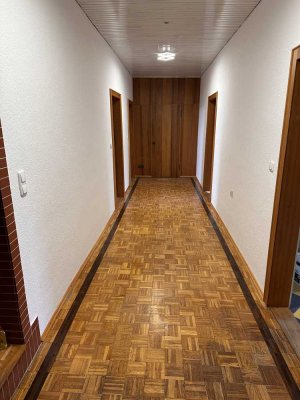 Charmante Altbauwohnung - tlw renoviert / teilmöbliert