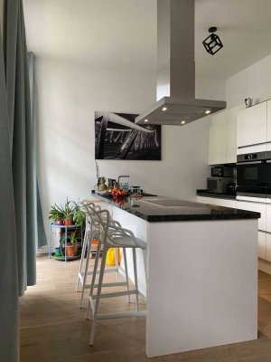 Hochwertige 3-Zimmer-Altbau Loft Wohnung mit Einbauküche, Balkon, 2 Bäder, Aufzug, Tiefgarage,Keller