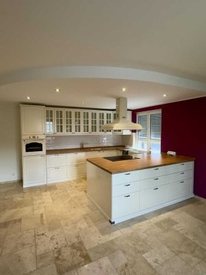 "Exklusive Erdgeschosswohnung mit 34 m² Wohnküche, Travertinboden & Terrasse - Neubau 2019