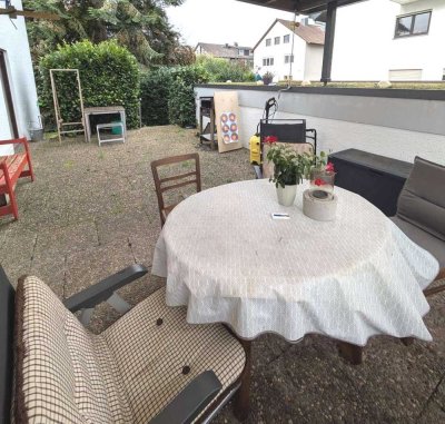156 m² auf einer Ebene: Erdgeschoßwohnung mit Garten, Terrasse, Einbauküche und Garage