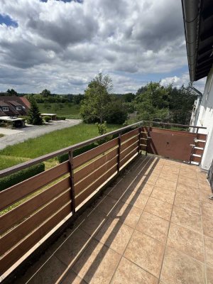 Renovierte Wohnung mit drei Zimmern sowie Balkon und Einbauküche in Göttingen