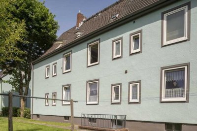 Schicke renovierte 3-Zimmer-Wohnung mit Tageslichtbadezimmer mit Wanne