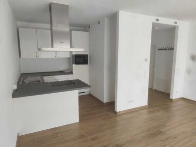 Helle 2-Zimmer Erdgeschosswohnung mit Balkon in Metzingen