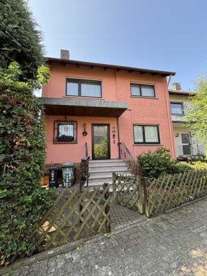 *Hainburg* Feldrandlage, Reihenendhaus mit Garage