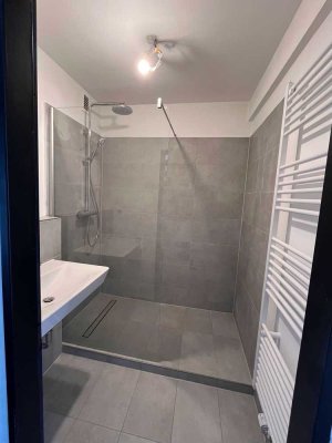 3-Zimmer-Maisonette, Balkon, EBK, Tiefgarage - stilvoll Wohnen in Düsseldorf-Eller