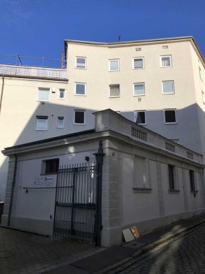GUT GESCHNITTENE WOHNUNG  MITTEN IM ZENTRUM - MIETFREI