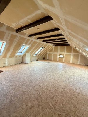 Dachgeschoss-Rohling im begehrten Antonsviertel, Augsburg – Gestalten Sie Ihr Traumzuhause!