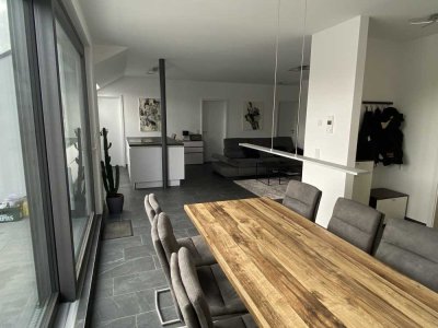 Stilvolle 3-Raum-Penthouse-Wohnung mit gehobener Innenausstattung mit Balkon und EBK in Saarlouis