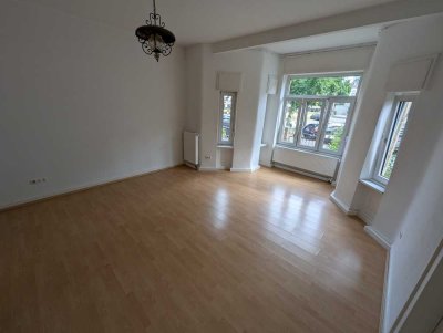 Freundliche 4-Zimmer-Wohnung mit Balkon und Einbauküche in Karlsruhe