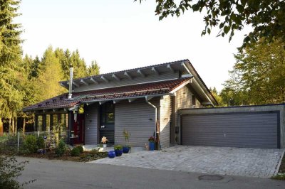 TRAUMHAUS aus Holz und Glas am Waldrand in einmaliger Wohnlage