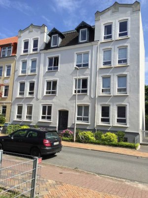 3-Zimmer-Wohnung mit großem Balkon in gepflegtem Altbau