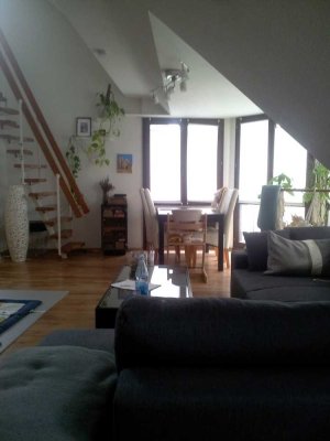 KR-Oppum: Maisonettewohnung mit Balkon, 3 Zimmer, PKW-Stellplatz ... !