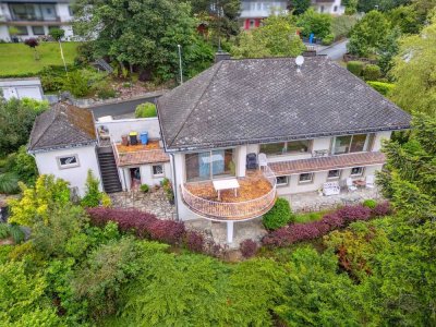 Attraktives Zweifamilienhaus in Blicklage in Bad Schwalbach Ortsteil