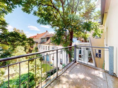 Bezugsfreie Altbauperle mit Dielenboden & Balkon zum ruhigen Innenhof