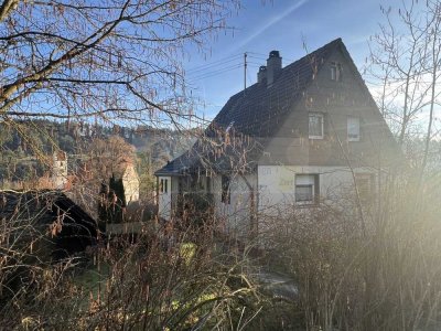 Einfamilienhaus mit 3 Garagen und großem Garten in VS-Mühlhausen !