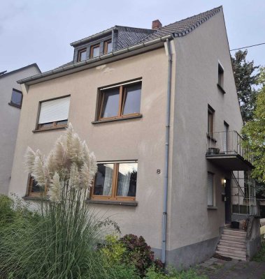 Bezugsfreies, sanierungsbedürftiges und freistehendes Einfamilienhaus