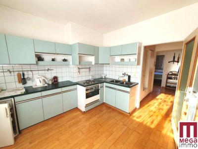 Helle Eigentumswohnung mit Loggia, komplett möbliert in zentrumsnaher Lage