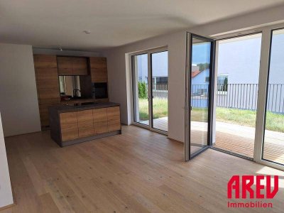 Sonnige Wohnung, Küche möbliert, Terrasse, Eigengarten, TG-Stellplatz