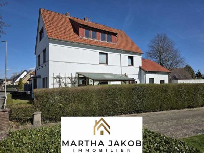 Gut geschnittene 3-Zimmer-Wohnung im Dachgeschoss, sofort bezugsfrei.
