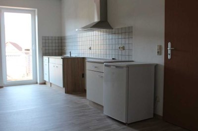 Gepflegte 2-Zimmer-DG-Wohnung mit Balkon und Einbauküche in Kasendorf