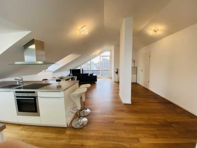 Exklusive Dachgeschosswohnung in Architektenhaus, 3-Zimmer-Wohnung, Am Hart, 80939 München