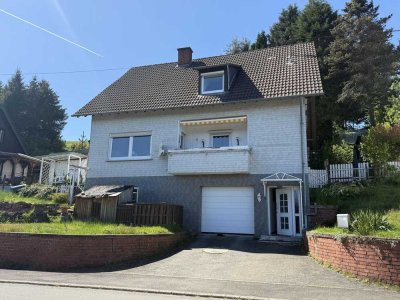 Ruhig gelegenes Ein- oder Zweifamilienhaus in Ortsrandlage mit Garage