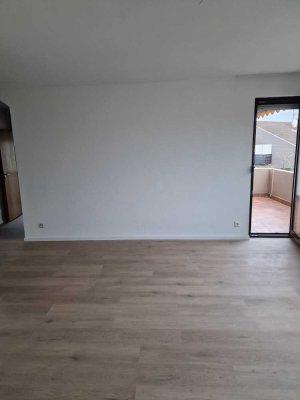 Schöne Renovierte 3,5 Zimmer Wohnung  mit zwei Balkon in Beste Wohnlange von Waiblingen Galgenberg