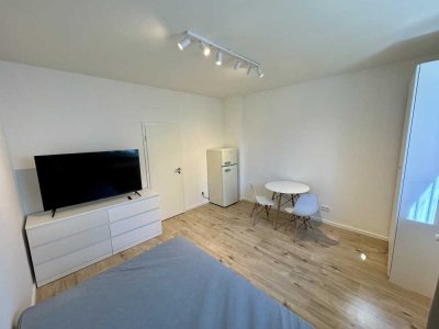 Saniert: 1 Zimmer Wohnung voll möbliert 200m zur U1 U-Bahn isarnah