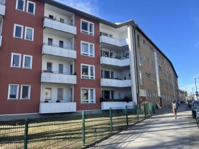 Bezugsfrei, sanierte Kapitalanlage 1. Z Wohnung zentral, hell, Balkon, Keller, S-Stresowstr.