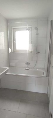 Erstbezug nach Sanierung,  helle 2-Zimmer-Wohnung mit Balkon