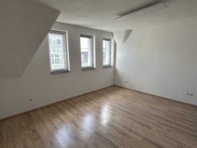 Wunderschöne Altbauwohnung mit 2 Zimmern