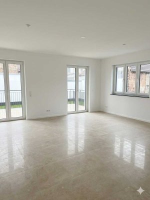 Geräumige 2-Zimmer-Maisonette-Wohnung mit Balkon und EBK in Frankfurt am Main