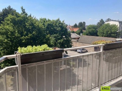 Lichtdurchflutete Wohnung mit Balkon und Grünblick